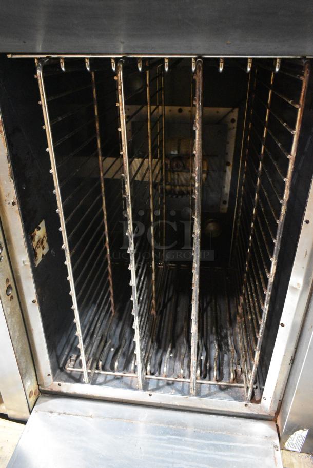 Vulcan Stainless Steel Commercial Propane Gas Powered Full Size Convection Oven w/ Solid Doors, Metal Oven Racks and Thermostatic Controls. - Image 5 of 7