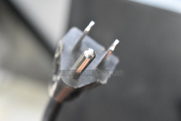 Galanz GLR33MBKE23 Mini Cooler. 115 Volts, 1 Phase. Tested and Powers On But Does Not Get Cold - Image 5 of 6