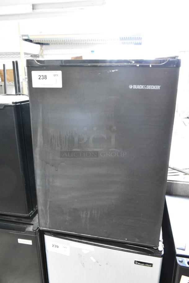 Black & Decker Mini Cooler. 115 Volts, 1 Phase. Tested and Working! - Image 1 of 7