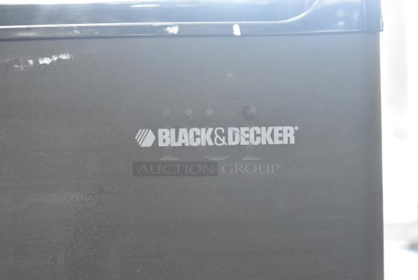 Black & Decker Mini Cooler. 115 Volts, 1 Phase. Tested and Working! - Image 2 of 7