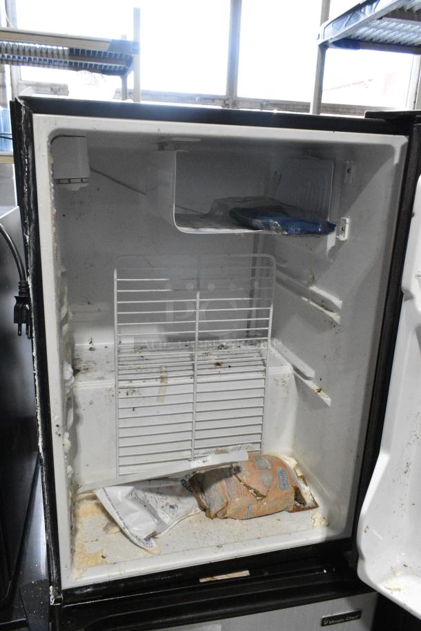 Black & Decker Mini Cooler. 115 Volts, 1 Phase. Tested and Working! - Image 3 of 7