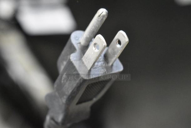 Black & Decker Mini Cooler. 115 Volts, 1 Phase. Tested and Working! - Image 5 of 7