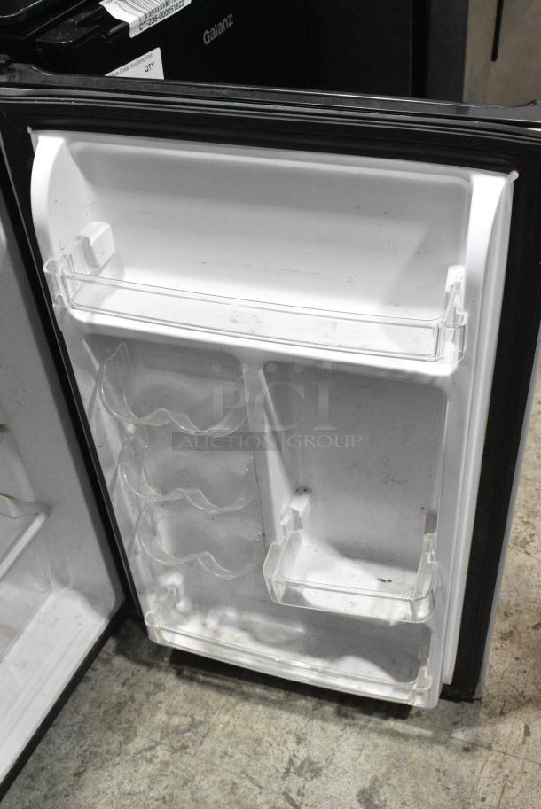 Magic Chef HMR330SE Mini Cooler. 115 Volts, 1 Phase. Tested and Powers On But Does Not Get Cold - Image 4 of 6