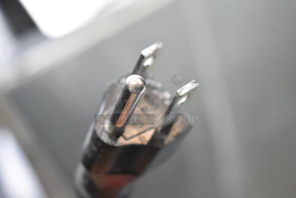 Magic Chef HMR330SE Mini Cooler. 115 Volts, 1 Phase. Tested and Powers On But Does Not Get Cold - Image 5 of 6