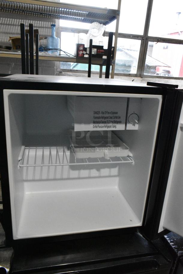 Galanz GL17BK Mini Cooler. 115 Volts, 1 Phase. Tested and Working! - Image 4 of 7