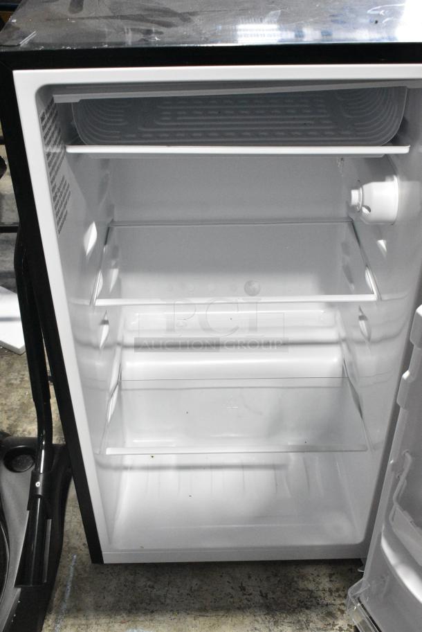 Igloo IRF32BK Mini Cooler. 115 Volts, 1 Phase. Tested and Working! - Image 3 of 6