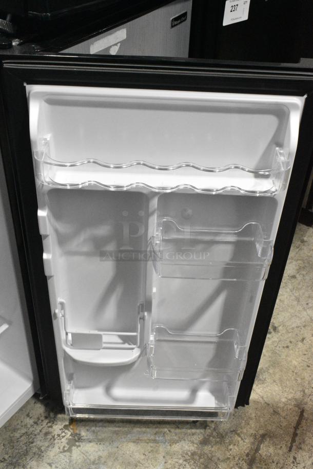 Igloo IRF32BK Mini Cooler. 115 Volts, 1 Phase. Tested and Working! - Image 4 of 6