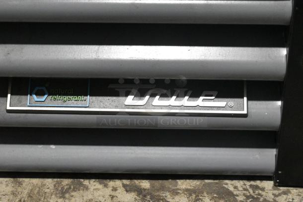 2021 True GDM-12-HC Metal Commercial Single Door Reach In Cooler Merchandiser. 115 Volts, 1 Phase. Tested and Powers On But Does Not Get Cold - Image 2 of 5