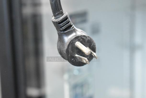 2021 True GDM-12-HC Metal Commercial Single Door Reach In Cooler Merchandiser. 115 Volts, 1 Phase. Tested and Powers On But Does Not Get Cold - Image 3 of 5