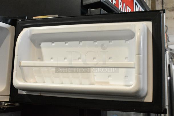 Arctic King ARM32D5ASL Mini Cooler w/ Freezer. 115 Volts, 1 Phase. Tested and Powers On But Does Not Get Cold - Image 4 of 8