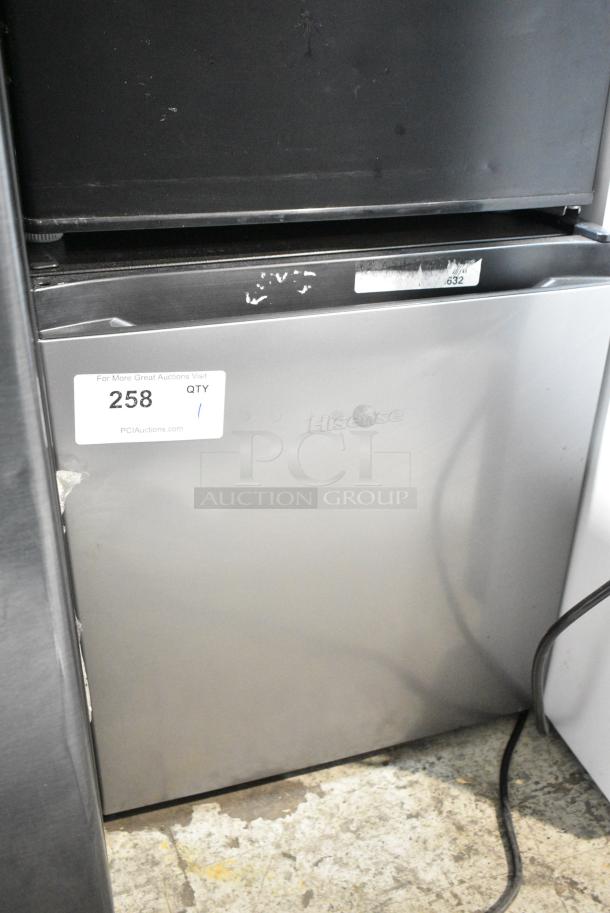 Hisense WMS017M6XVE Mini Cooler. 115 Volts, 1 Phase. Tested and Working! - Image 1 of 7