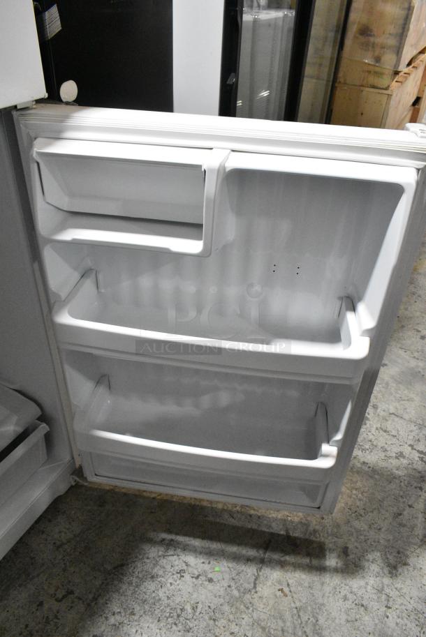 General Electric GE GTH16BBXYRWW Cooler w/ Freezer. 115 Volts, 1 Phase. Tested and Powers On But Does Not Get Cold - Image 7 of 8