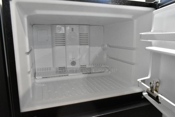 Whirlpool WRT314TFDB00 Cooler w/ Freezer. 115 Volts, 1 Phase. Tested and Working! - Image 3 of 7