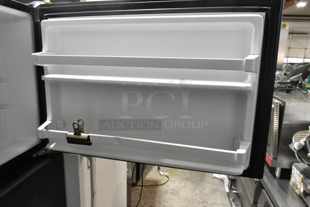 Whirlpool WRT314TFDB00 Cooler w/ Freezer. 115 Volts, 1 Phase. Tested and Working! - Image 4 of 7