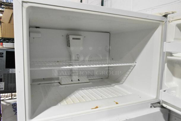 Whirlpool ET1MHKXMQ06 Cooler w/ Freezer. 115 Volts, 1 Phase. Tested and Powers On But Does Not Get Cold - Image 3 of 7
