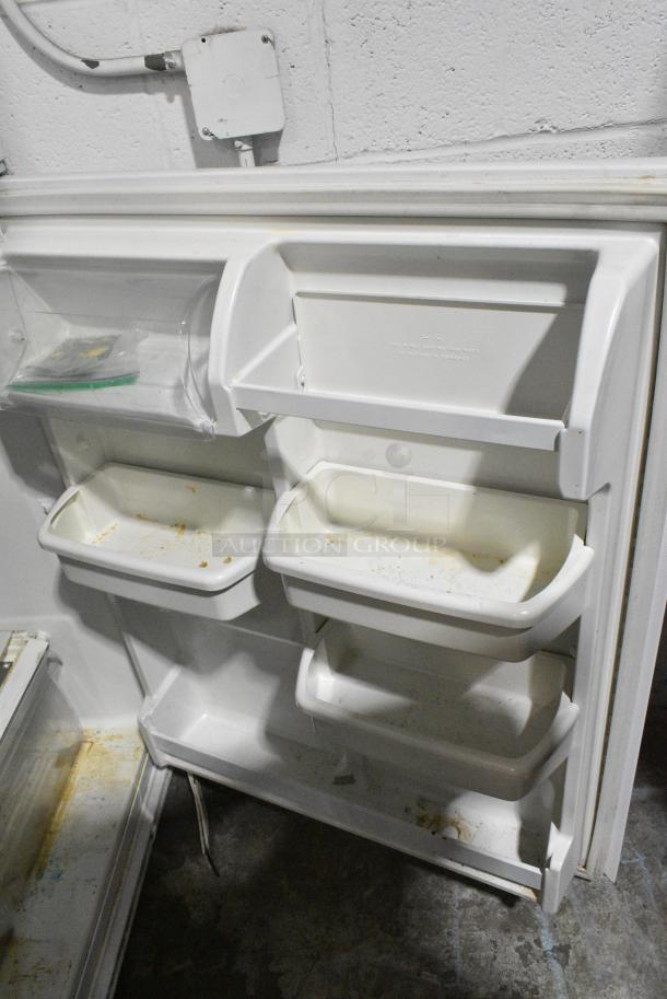 Whirlpool ET1MHKXMQ06 Cooler w/ Freezer. 115 Volts, 1 Phase. Tested and Powers On But Does Not Get Cold - Image 6 of 7