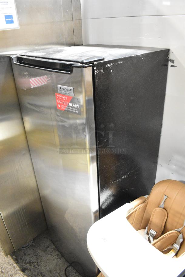 Frigidaire Gallery FGFRF6547 Mini Convertible Cooler or Freezer. 115 Volts, 1 Phase. Tested and Powers On But Does Not Get Cold - Image 2 of 6