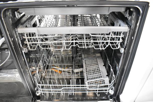 BRAND NEW SCRATCH AND DENT! LG LDTS5552D Undercounter Dishwasher. 120 Volts, 1 Phase. - Image 6 of 7