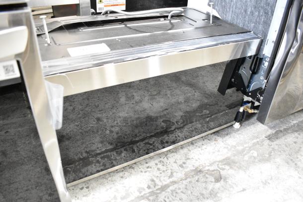BRAND NEW SCRATCH AND DENT! 2024 Samsung ME21DG5700SRAA Microwave Oven. 120 Volts, 1 Phase. - Image 2 of 10