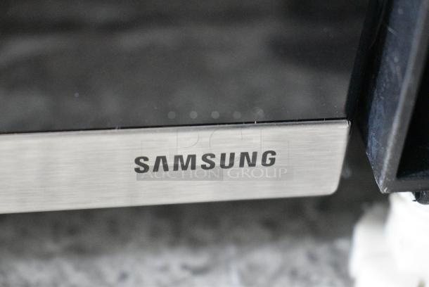 BRAND NEW SCRATCH AND DENT! 2024 Samsung ME21DG5700SRAA Microwave Oven. 120 Volts, 1 Phase. - Image 4 of 10
