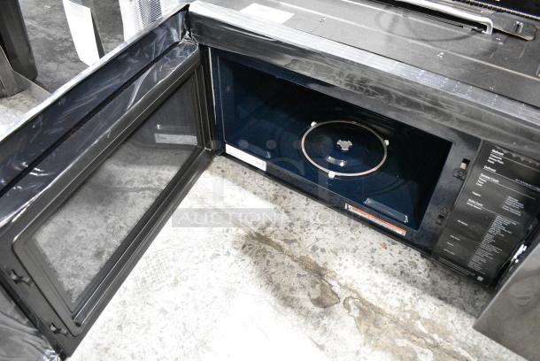 BRAND NEW SCRATCH AND DENT! 2024 Samsung ME21DG5700SRAA Microwave Oven. 120 Volts, 1 Phase. - Image 5 of 10