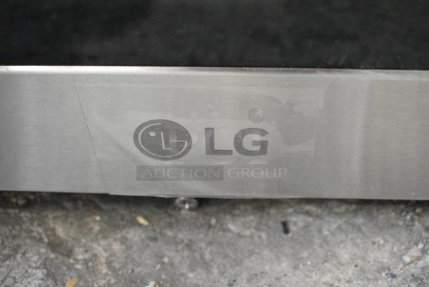 BRAND NEW SCRATCH AND DENT! 2024 LG WSEP4723F/00 Wall Mount Convection Oven. 120/208-240 Volts. - Image 8 of 11