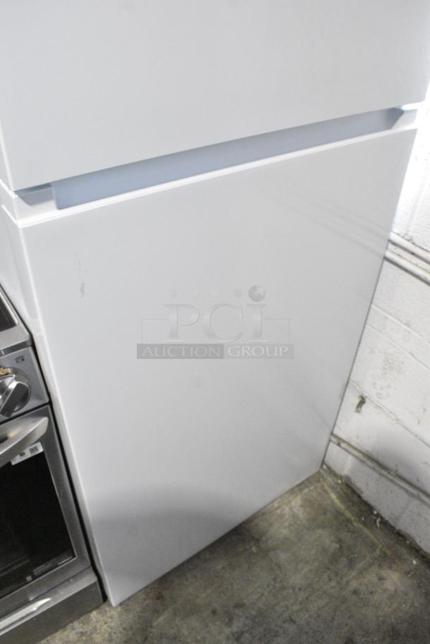BRAND NEW SCRATCH AND DENT! Mora MRT180N6AWD Cooler w/ Freezer. 115 Volts, 1 Phase. Tested and Working! - Image 3 of 9