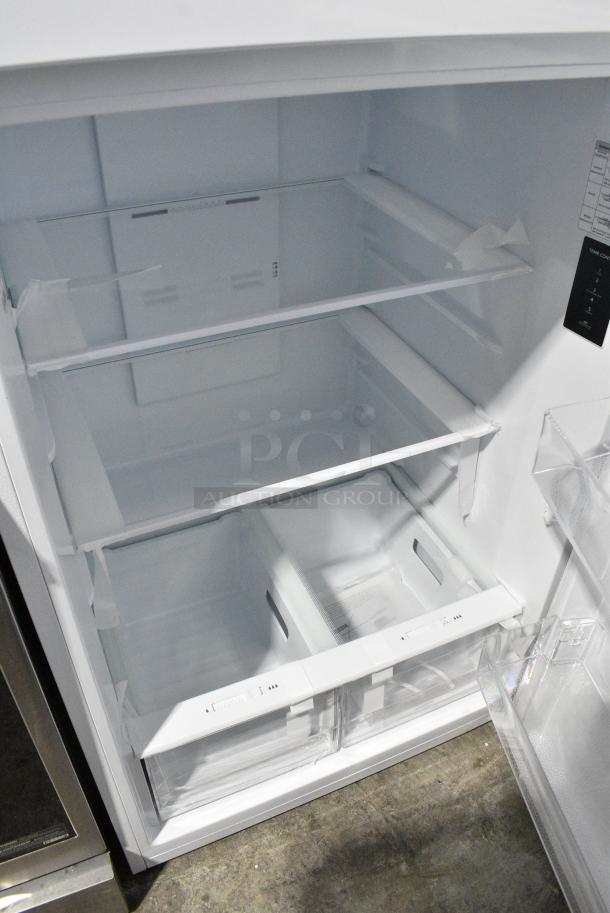 BRAND NEW SCRATCH AND DENT! Mora MRT180N6AWD Cooler w/ Freezer. 115 Volts, 1 Phase. Tested and Working! - Image 4 of 9