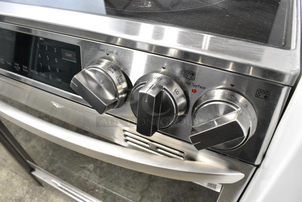 BRAND NEW SCRATCH AND DENT! 2024 LG LSEL6335FE/01 Stainless Steel Electric Powered 4 Burner Range w/ Convection Oven. 120/208-240 Volts, 1 Phase. - Image 5 of 12