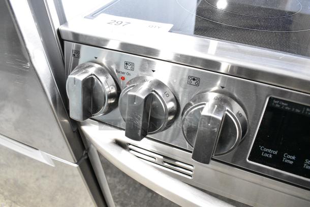 BRAND NEW SCRATCH AND DENT! 2024 LG LSEL6335FE/01 Stainless Steel Electric Powered 4 Burner Range w/ Convection Oven. 120/208-240 Volts, 1 Phase. - Image 7 of 12
