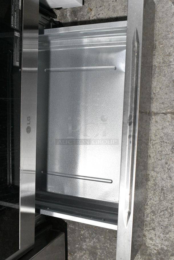 BRAND NEW SCRATCH AND DENT! 2024 LG LSEL6335FE/01 Stainless Steel Electric Powered 4 Burner Range w/ Convection Oven. 120/208-240 Volts, 1 Phase. - Image 12 of 12