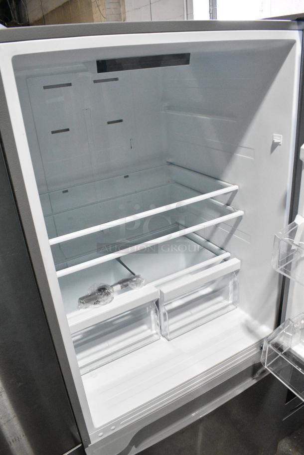BRAND NEW SCRATCH AND DENT! Vissani MDBF18SS Stainless Steel Cooler w/ Freezer Drawer. 115 Volts, 1 Phase. Tested and Working! - Image 4 of 8