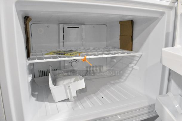 BRAND NEW SCRATCH AND DENT! Vissani MDTF18WHR Stainless Steel Cooler w/ Freezer. 115 Volts, 1 Phase. Tested and Working! - Image 5 of 11