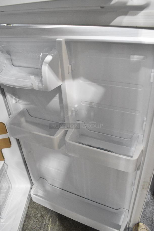 BRAND NEW SCRATCH AND DENT! Vissani MDTF18WHR Stainless Steel Cooler w/ Freezer. 115 Volts, 1 Phase. Tested and Working! - Image 8 of 11