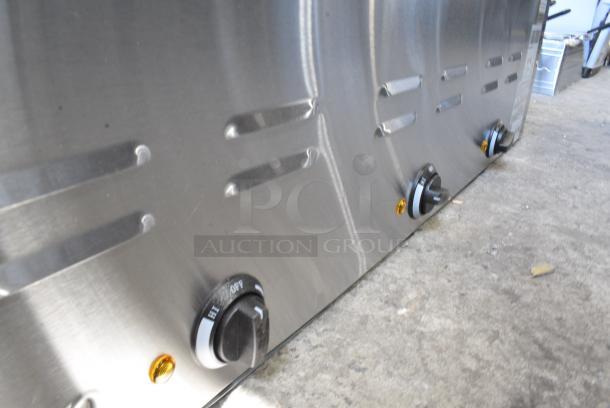 BRAND NEW SCRATCH AND DENT! 2024 Avantco 177STE3S Stainless Steel Countertop Electric Powered 3 Bay Steam Table. 120 Volts, 1 Phase. Tested and Working! - Image 6 of 13