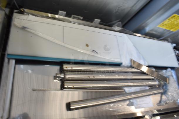 BRAND NEW SCRATCH AND DENT! 2024 Avantco 177STE3S Stainless Steel Countertop Electric Powered 3 Bay Steam Table. 120 Volts, 1 Phase. Tested and Working! - Image 8 of 13