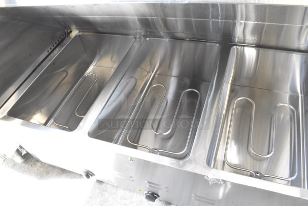 BRAND NEW SCRATCH AND DENT! 2024 Avantco 177STE3S Stainless Steel Countertop Electric Powered 3 Bay Steam Table. 120 Volts, 1 Phase. Tested and Working! - Image 9 of 13
