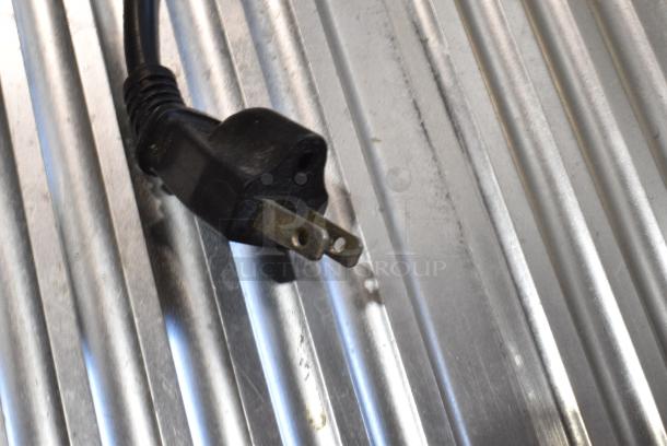 Avantco SLC300B Metal Commercial Countertop Meat Slicer. 120 Volts, 1 Phase. Tested and Working! - Image 7 of 7
