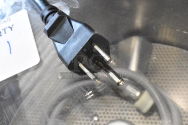 BRAND NEW SCRATCH AND DENT! 2023 Avantco 177PPC22 Stainless Steel Commercial  22 lb. Countertop Potato Peeler. 120 Volts, 1 Phase. Tested and Working! - Image 9 of 9