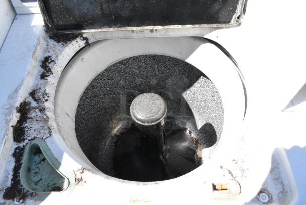 Maytag MVW18PDAWW0 Coin Operated Top Load Washer. - Image 6 of 7