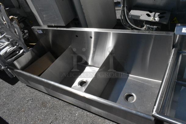 BRAND NEW SCRATCH AND DENT! Stainless Steel 3 Bay Sink. No Legs. - Image 2 of 5
