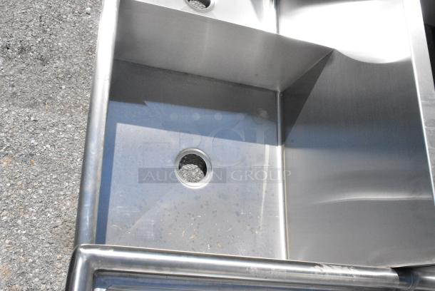 BRAND NEW SCRATCH AND DENT! Stainless Steel 3 Bay Sink. No Legs. - Image 3 of 5