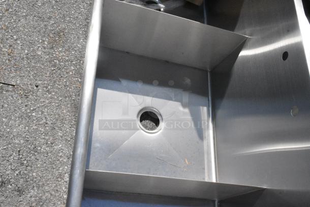 BRAND NEW SCRATCH AND DENT! Stainless Steel 3 Bay Sink. No Legs. - Image 4 of 5