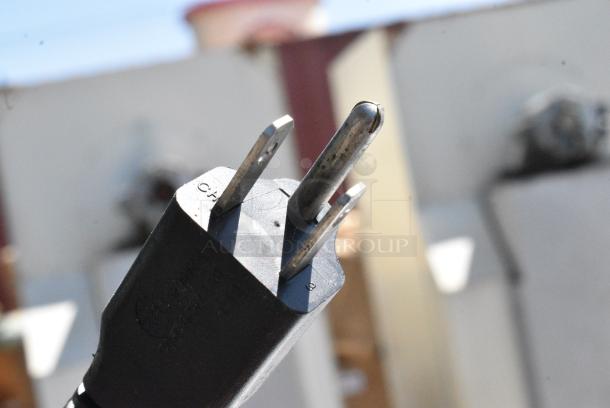 Maytag MHN30PDBWW0 Metal Commercial Coin Operated Front Load Washer. - Image 5 of 7