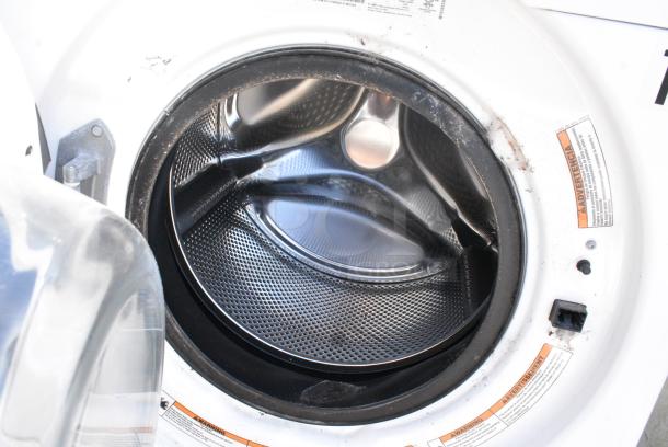 Maytag MHN30PDBWW0 Metal Commercial Coin Operated Front Load Washer. - Image 6 of 7