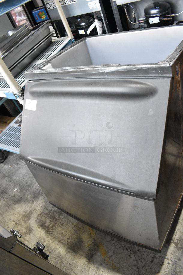 Manitowoc B400 Stainless Steel Commercial Ice Bin. - Image 2 of 9
