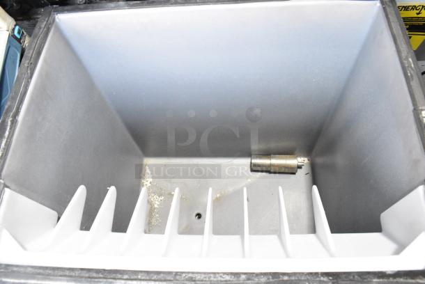 Manitowoc B400 Stainless Steel Commercial Ice Bin. - Image 6 of 9