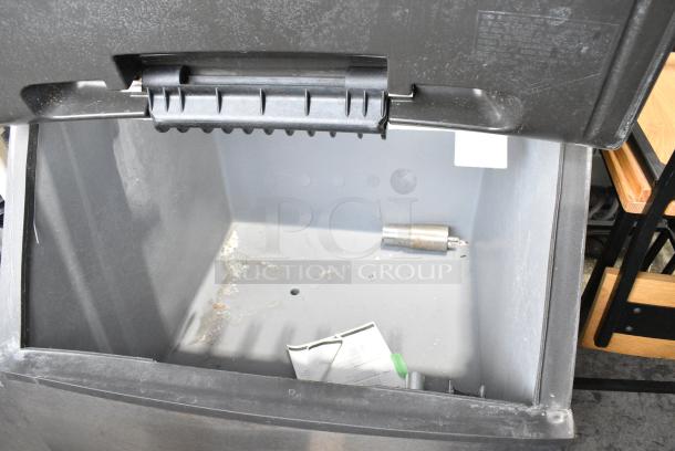 Manitowoc B400 Stainless Steel Commercial Ice Bin. - Image 7 of 9