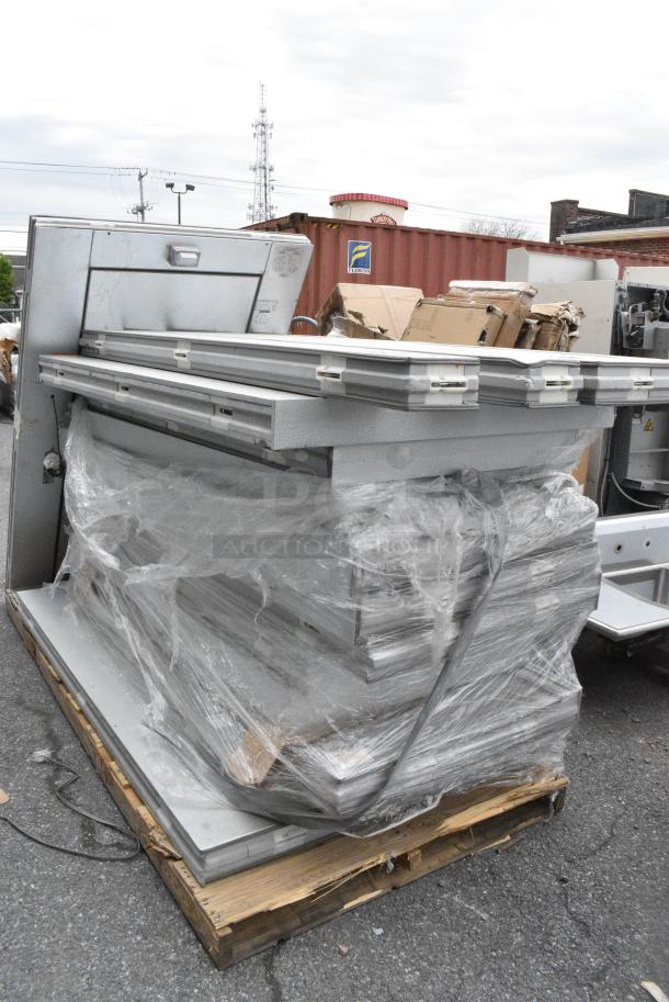 BRAND NEW SCRATCH AND DENT! Amerikooler QC061077**FBSC 6' x 10' x 7' 7" Indoor Walk-In Box with Aluminum Floor. No Compressor or Condenser. - Image 9 of 10