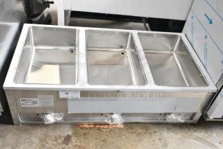 BRAND NEW SCRATCH AND DENT! 2023 ServIt 423EST3WSPB Three Pan Open Well Electric Powered Steam Table with Undershelf. 120 Volts, 1 Phase.